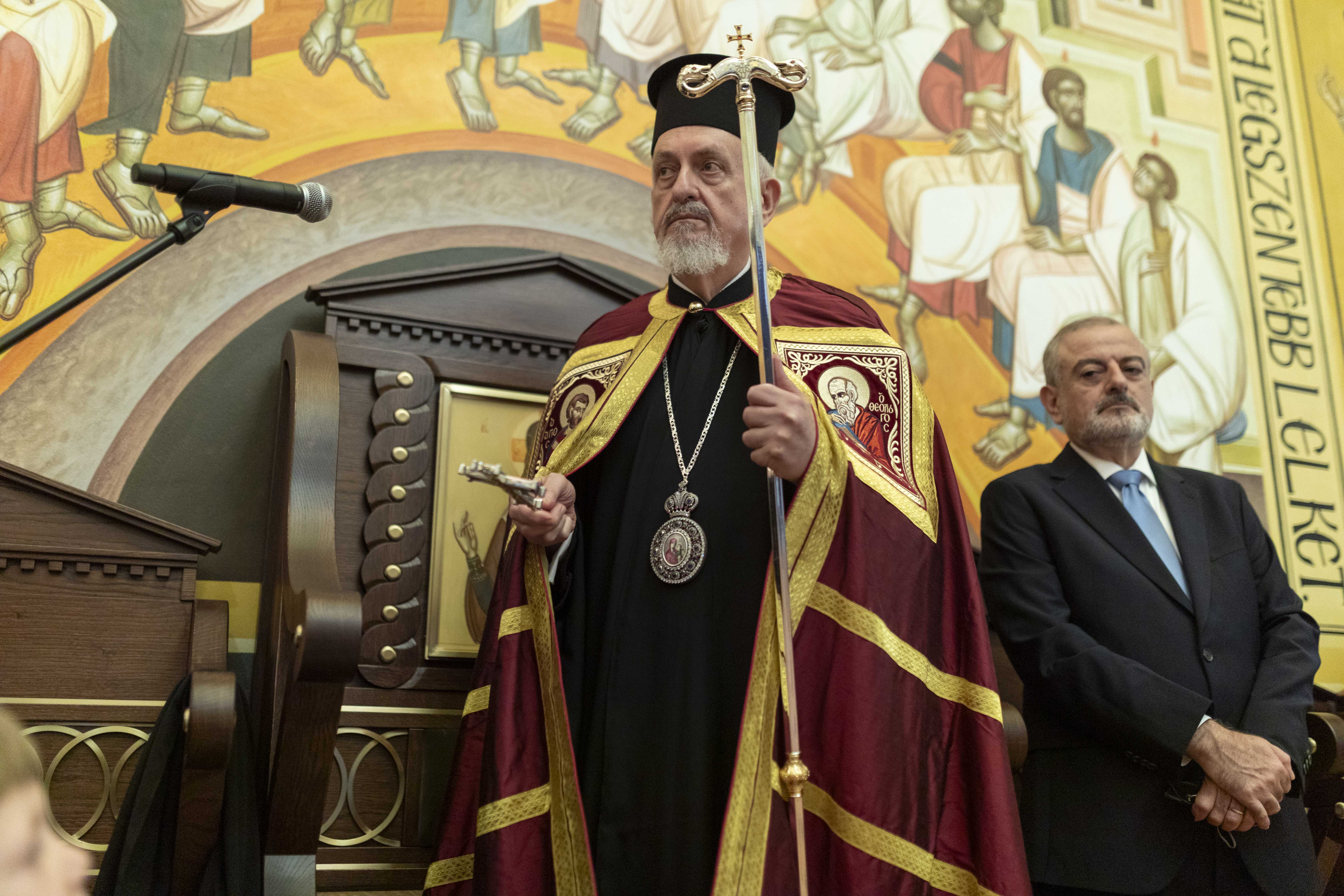Erzbischöflicher Vorsitz Seiner Eminenz, des Metropoliten-Ältesten Emmanuel von Chalkedon, in der Kirche der Heiligen Drei Hierarchen in Budapest.