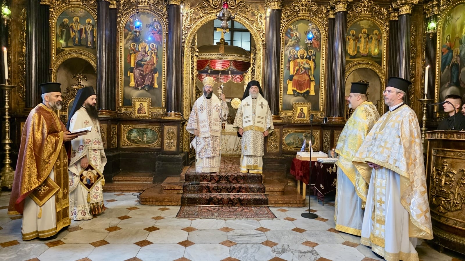 Erzbischöfliche Göttliche Liturgie und Doxologie zum Nationalfeiertag Zyperns in der Kathedrale zur Heiligen Dreifaltigkeit in Wien