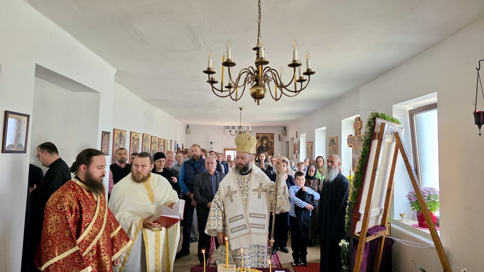 Erzbischöfliche Göttliche Liturgie zum Patronatsfest der Pfarrgemeinde der heiligen Paraskeva von Epivates in Wiener Neustadt