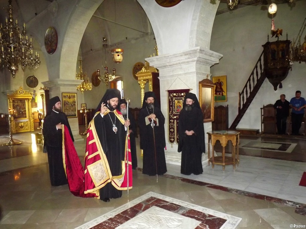 Metropolit Arsenios im Kloster des Hl Georg von Epanosifi
